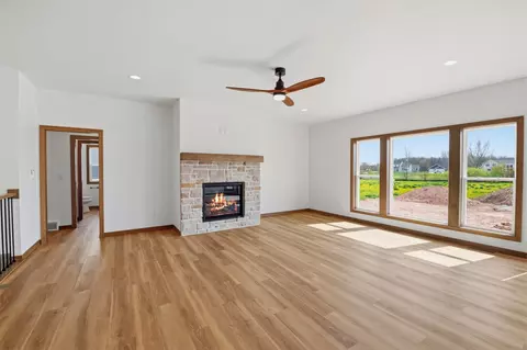 Living - 264 Kerrigan Dr, Wrightstown, WI 54180 photo 1 of 6