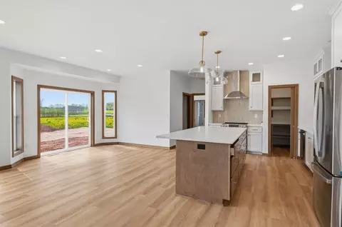 Living - 264 Kerrigan Dr, Wrightstown, WI 54180 photo 4 of 6