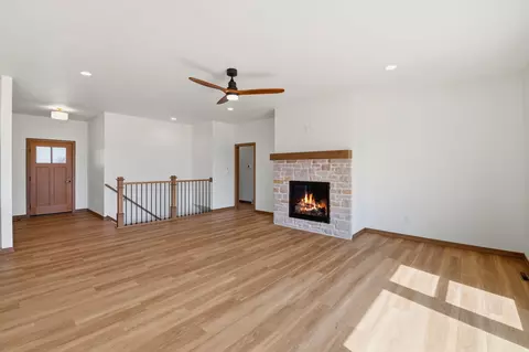 Living - 264 Kerrigan Dr, Wrightstown, WI 54180 photo 2 of 6