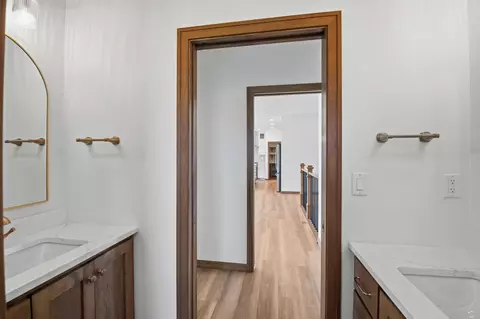 Entry Way - 264 Kerrigan Dr, Wrightstown, WI 54180 photo 2 of 4