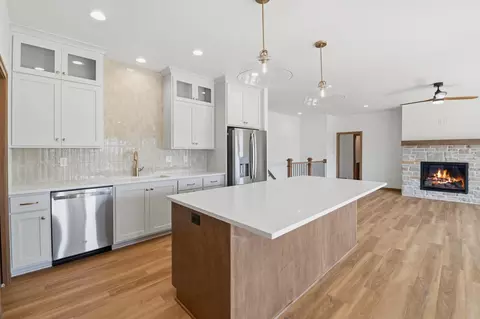 Kitchen - 264 Kerrigan Dr, Wrightstown, WI 54180 photo 2 of 4