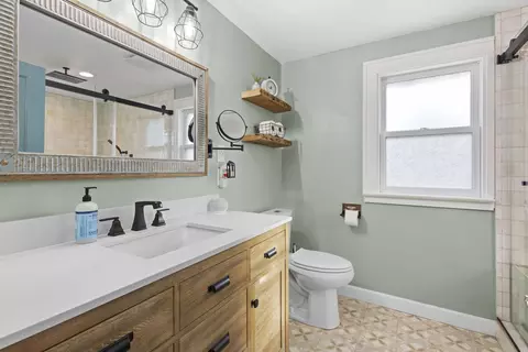 Bath - 1305 W Lawrence St, Appleton, WI 54914 photo 2 of 3