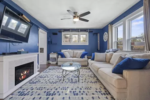 Living - 1305 W Lawrence St, Appleton, WI 54914 photo 1 of 5