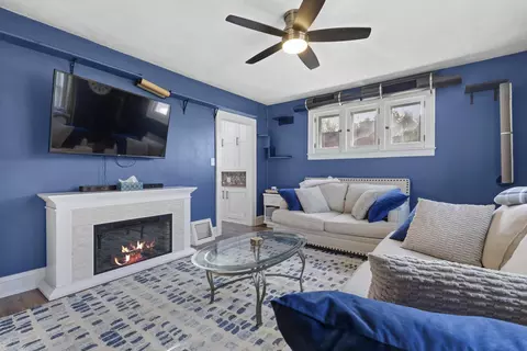 Living - 1305 W Lawrence St, Appleton, WI 54914 photo 2 of 5