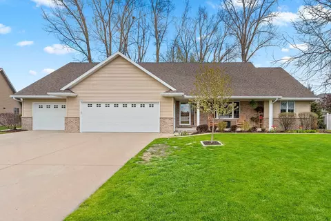 2460 Warm Meadows Dr, Green Bay, WI 54303