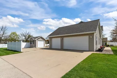 Exterior - w5894 Sweet Clover Drive, Appleton, WI 54915 photo 11 of 13