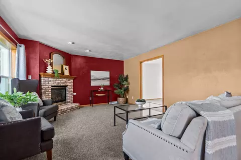 Living - w5894 Sweet Clover Drive, Appleton, WI 54915 photo 2 of 5