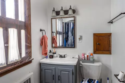 Bath - 714 N Oneida St, Appleton, WI 54911 photo 1 of 3