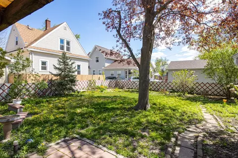 Exterior - 714 N Oneida St, Appleton, WI 54911 photo 5 of 10