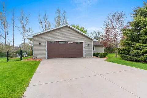 5023 Country Breeze Ln, Larsen, WI 54947