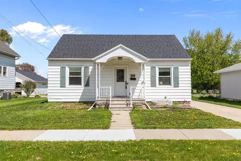 672 W 8th Ave, Oshkosh, WI 54902