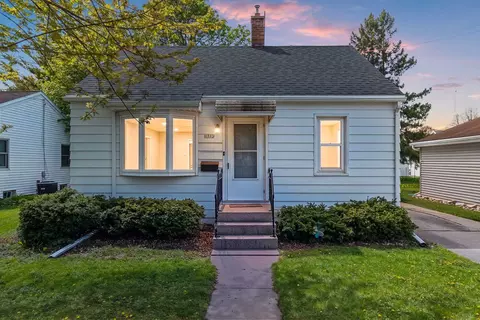 1715 Delaware St, Oshkosh, WI 54902