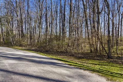 circle road, Luxemburg, WI 54217