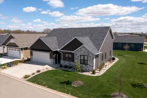 901 Clover Ct, Menasha, WI 54952