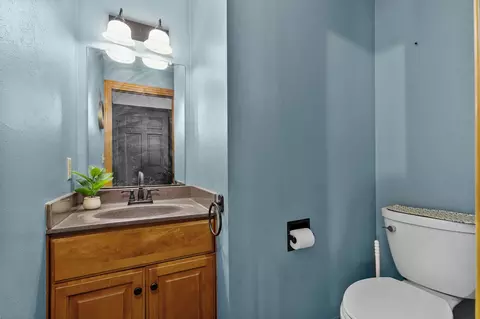 Bath - w6173 Long Court, Appleton, WI 54914 photo 6 of 10