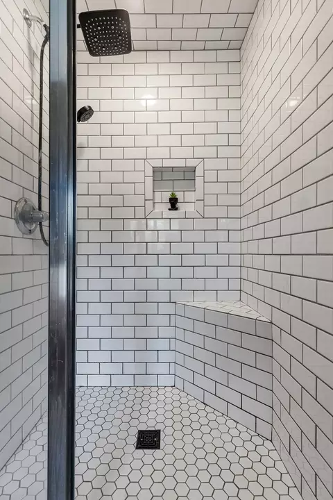 Bath - w6173 Long Court, Appleton, WI 54914 photo 5 of 10