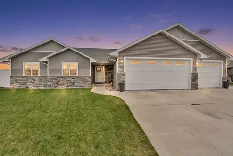 1724 Bridge Port Cir, De Pere, WI 54115