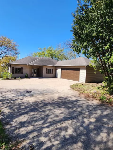 523 W Main St, Little Chute, WI 54140