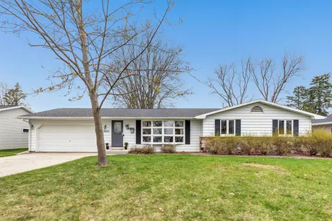 3025 Lawndale Dr, Green Bay, WI 54311