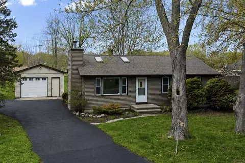 607 Hunters Point Rd, Neenah, WI 54956