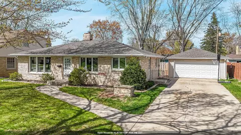 801 Bomier St, De Pere, WI 54115