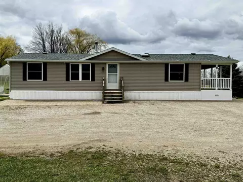 n2807 County Road C, Pulaski, WI 54162