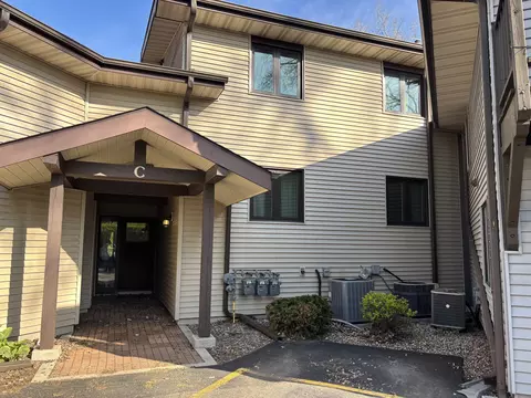 450 N Campbell Rd #C2, Oshkosh, WI 54902