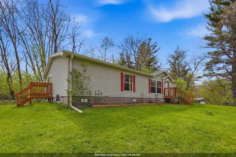 e1775 Garfield Lane, Waupaca, WI 54981