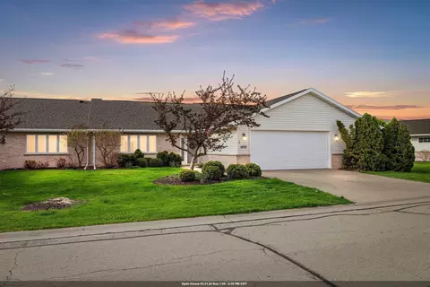 1692 Twin Lakes Cir, Green Bay, WI 54311