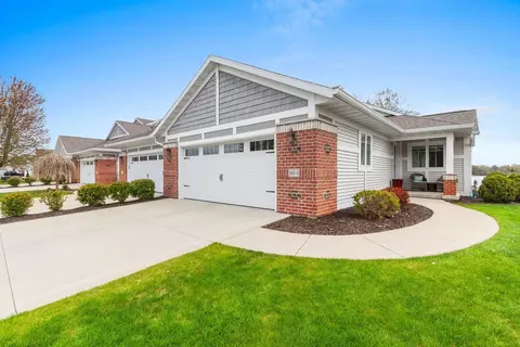 2617 Bay Harbor Cir #4, Green Bay, WI 54304