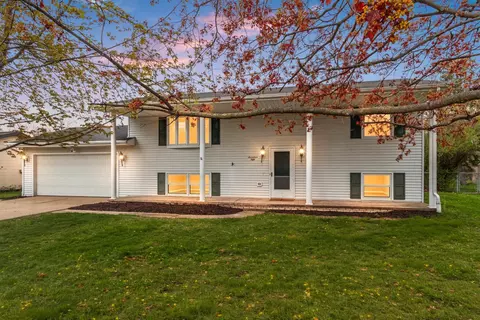 1750 Lost Dauphin Rd, De Pere, WI 54115