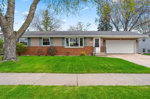 1870 Gary Ln, Green Bay, WI 54303