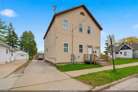 1217 St Clair St, Green Bay, WI 54301