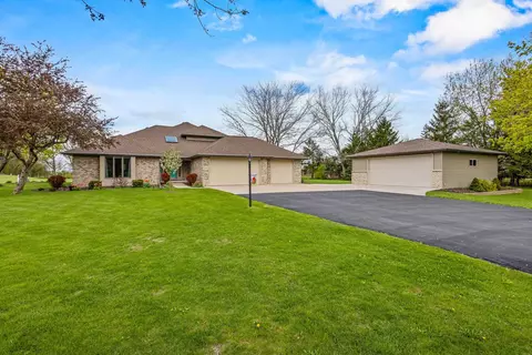3022 Fairwinds Dr, Neenah, WI 54956