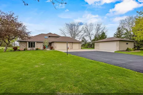 3022 Fairwinds Dr, Neenah, WI 54956
