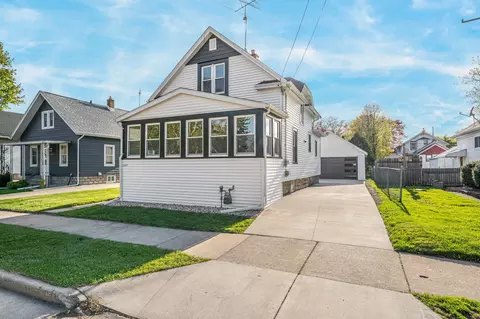 1421 Cedar St, Oshkosh, WI 54901