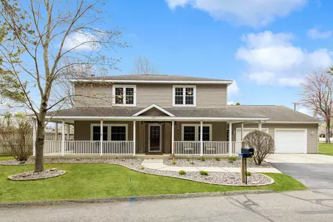 2591 Redpath Dr, Marinette, WI 54143