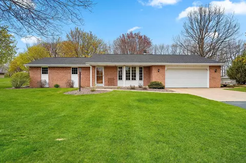 2504 Stonegate Dr, Green Bay, WI 54313