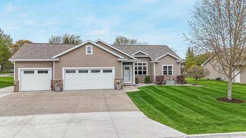 1465 Amendment Dr, Neenah, WI 54956