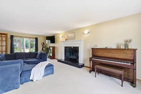 Living - 917 E Kramer Ln, Appleton, WI 54915 photo 2 of 3