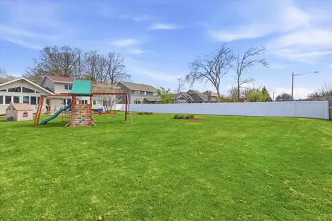 Exterior - 917 E Kramer Ln, Appleton, WI 54915 photo 6 of 8