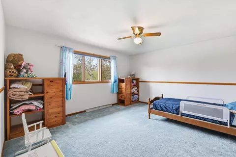 Bedroom - 917 E Kramer Ln, Appleton, WI 54915 photo 3 of 7