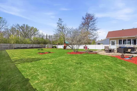 Exterior - 917 E Kramer Ln, Appleton, WI 54915 photo 5 of 8
