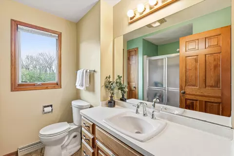 Bath - 917 E Kramer Ln, Appleton, WI 54915 photo 2 of 3