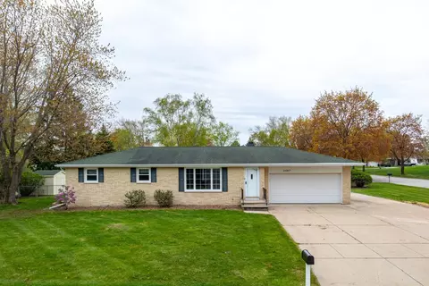 1087 Bethany Pl, Ashwaubenon, WI 54304