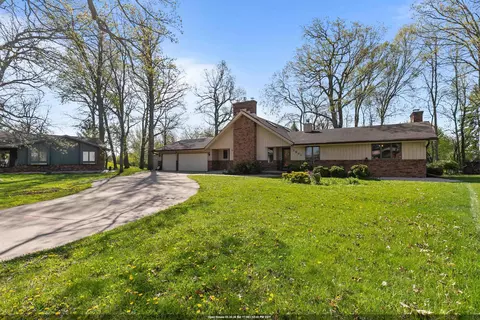1841 Eagle Dr, Neenah, WI 54956