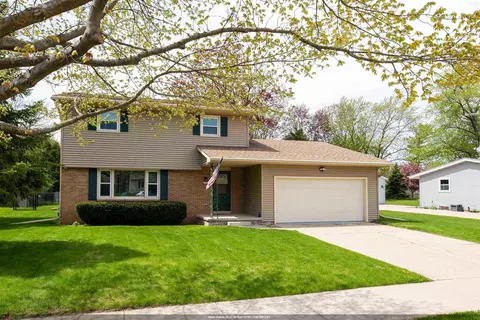 1235 S Westhaven Dr, Oshkosh, WI 54904