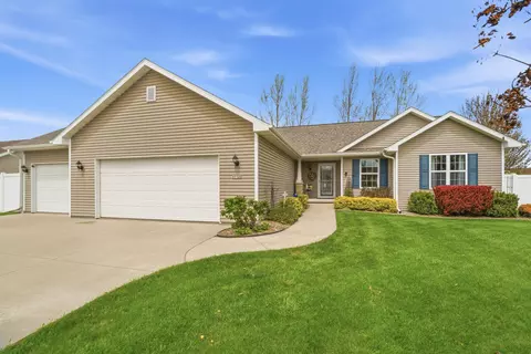 w7122 Englewood Drive, Greenville, WI 54942
