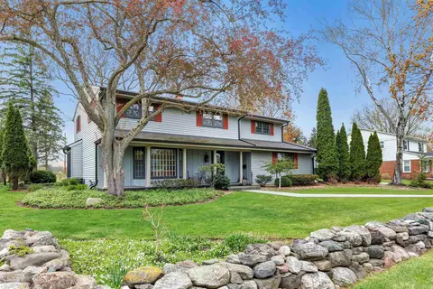 341 Roselawn Blvd, Green Bay, WI 54301