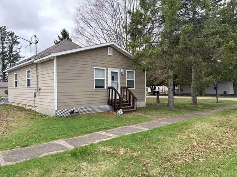 533 Mill St, White Lake, WI 54491